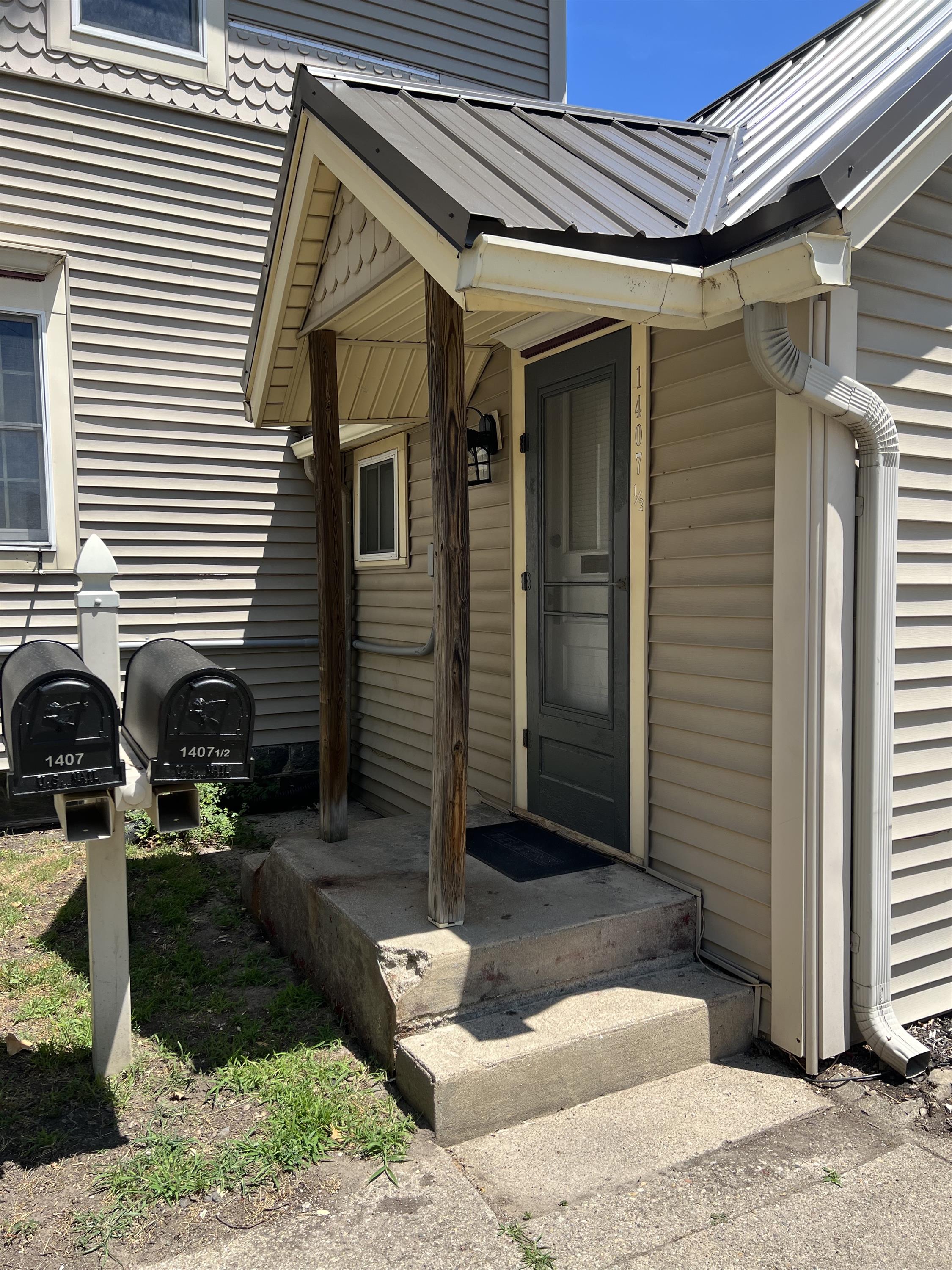 1407 1/2 Main Street