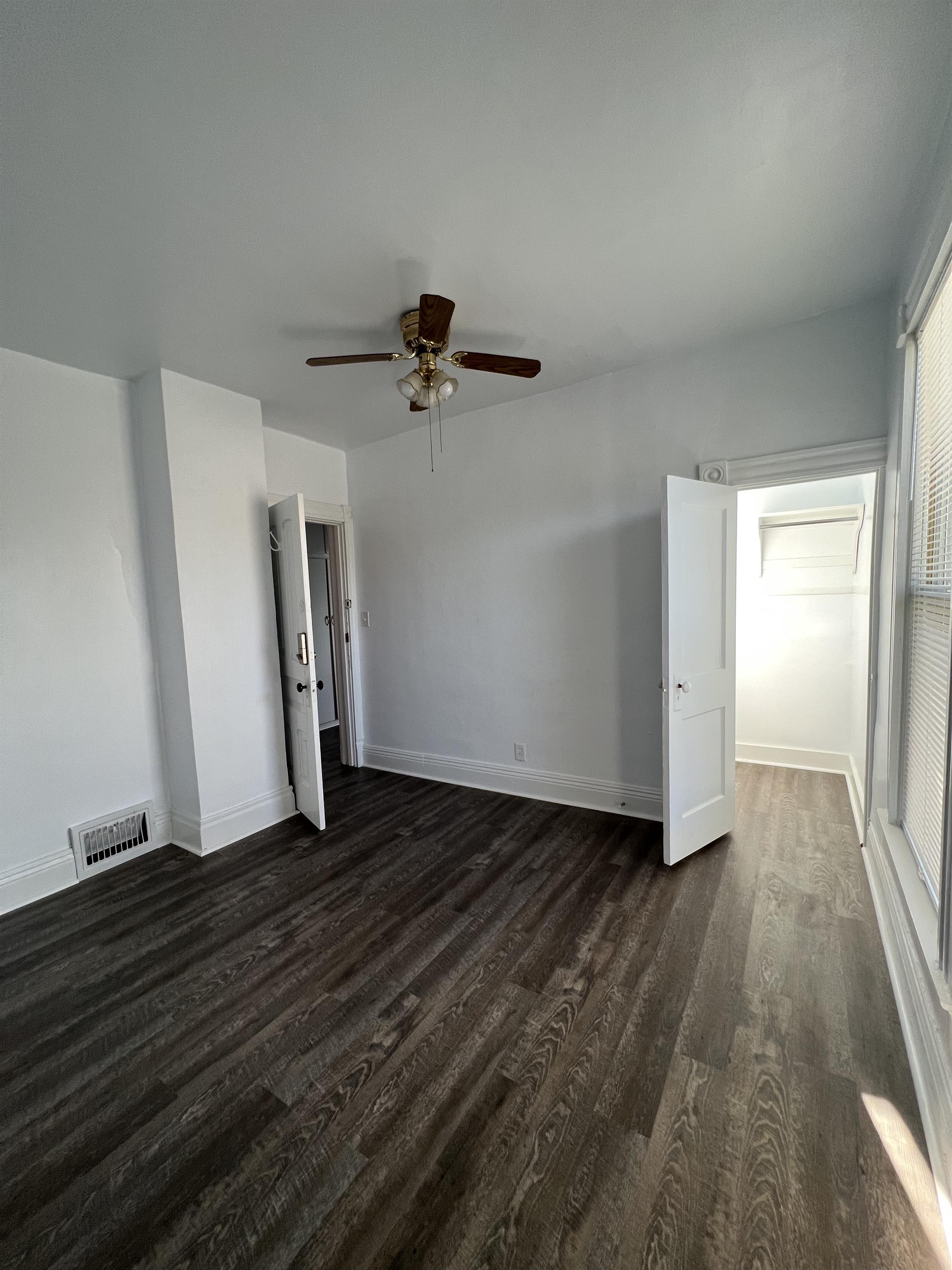 1407 Main Street, Room 6