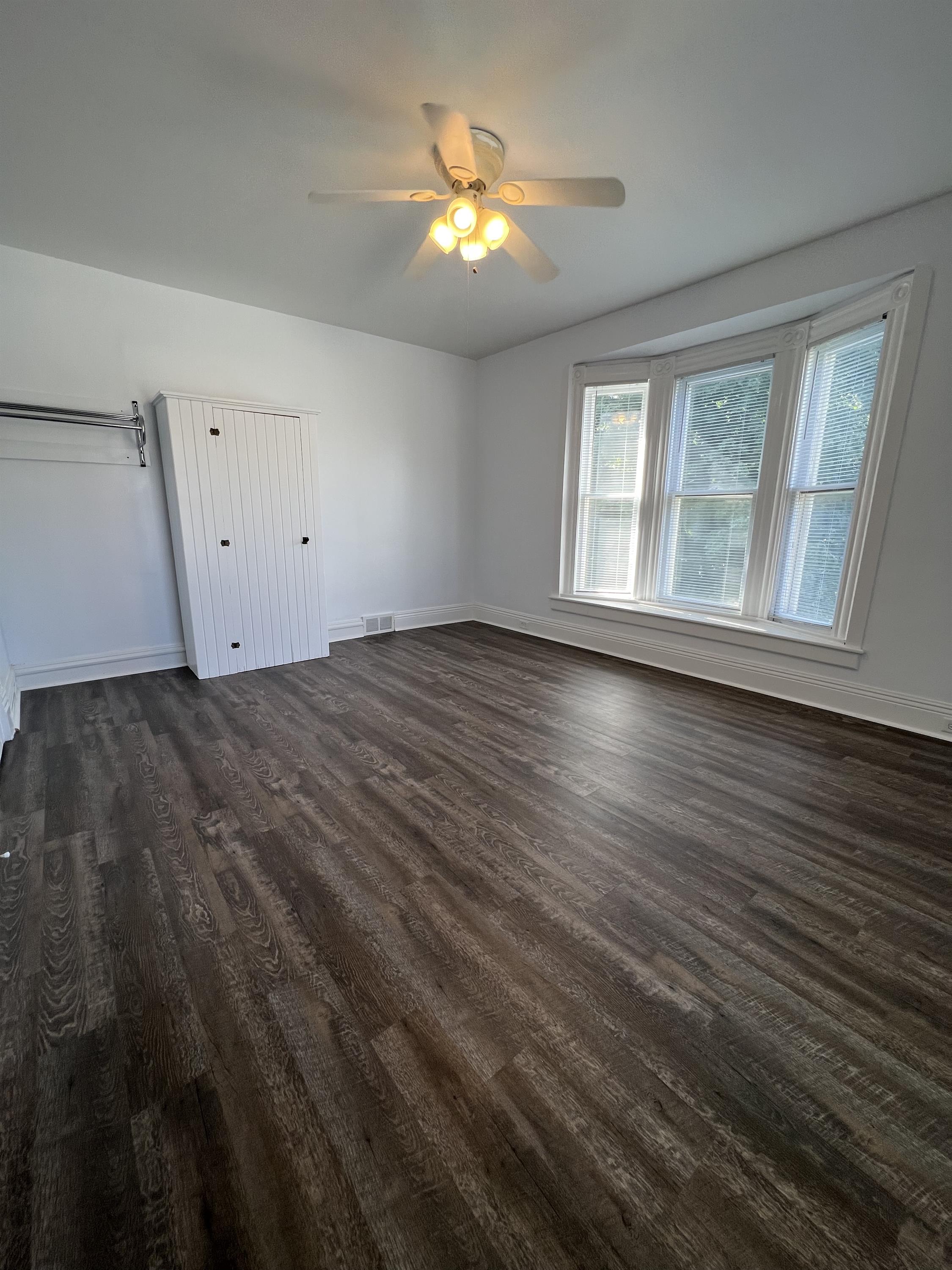 1407 Main Street, Room 5